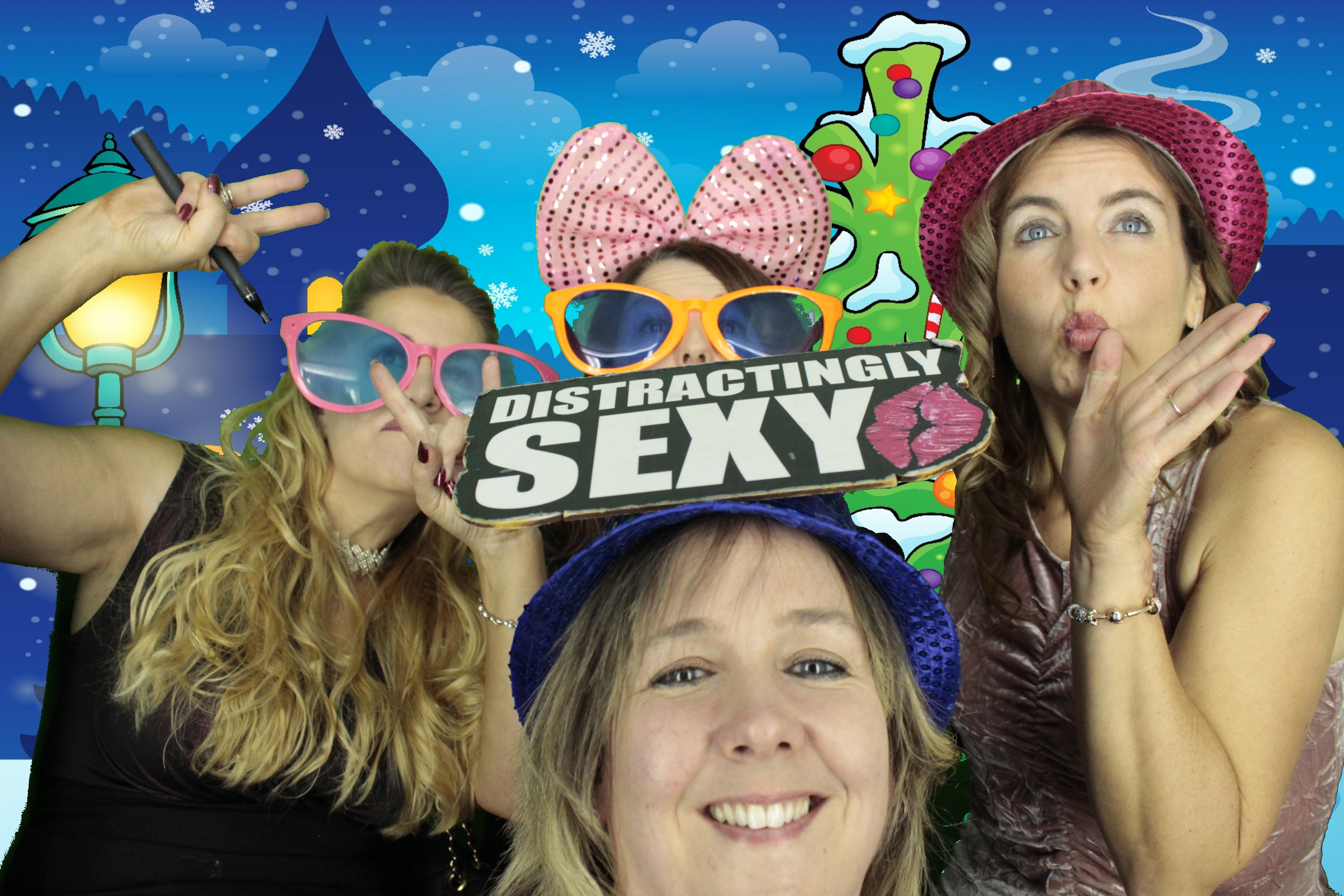 Ocean Network Express Christmas Party 2019 | View more photos from the event at gallery.myphotoboothexperience.co.uk/u/MyPhotoBoothExperienceLtd/Ocean-Network-Express-Christmas-Party-2019